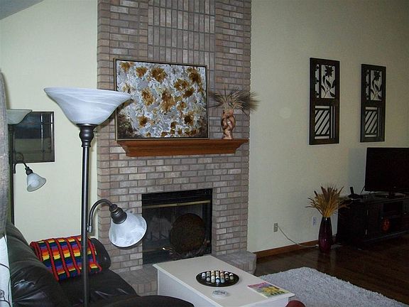 3rd image of 226 River Run Ct