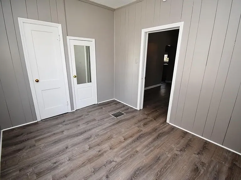 1355 E Walnut St — Photo 16
