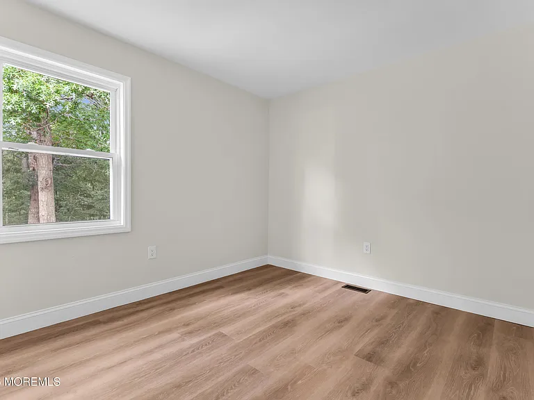 107 Tavistock Dr — Photo 7