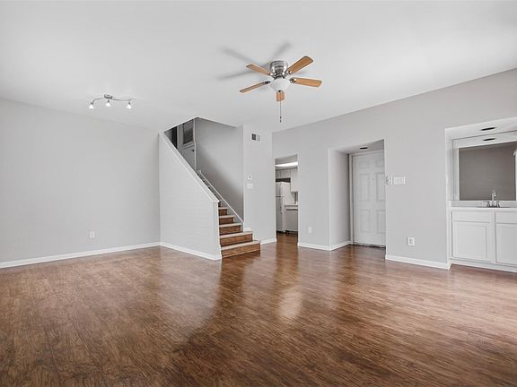 3rd image of 3758 Tanglewilde St #E1