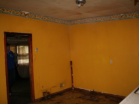 4th image of 3158 Longwood Ave