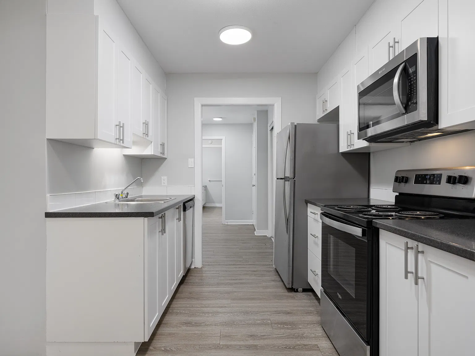 Parkwood Hills Residences — Photo 2