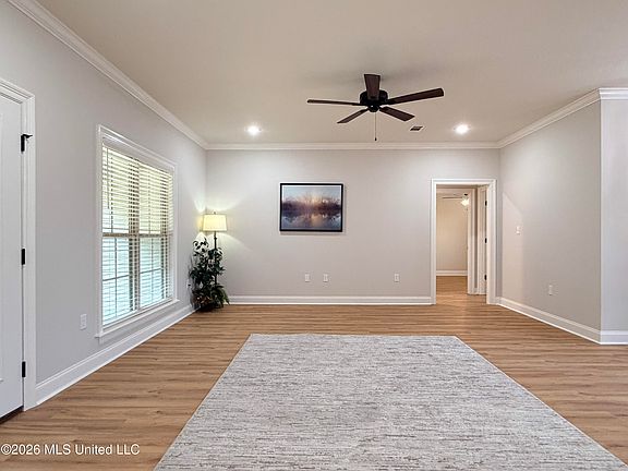 3rd image of 64 Meadow Breeze Rd