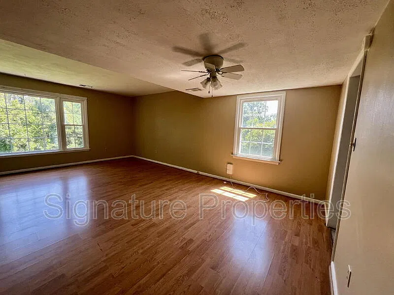 3 bed, 2.5 bath, 1980 sqft, $1,400 — Photo 4