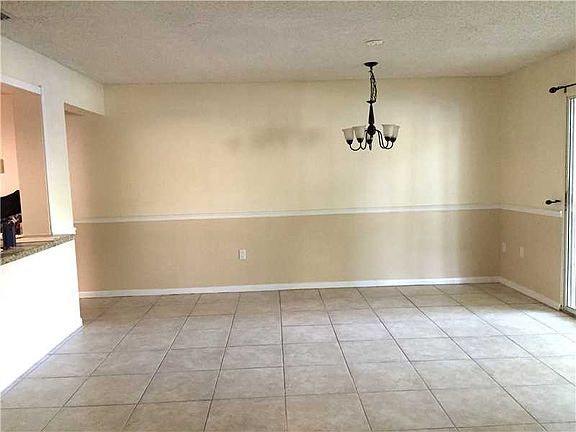 4th image of 421 SE 10th St #101A