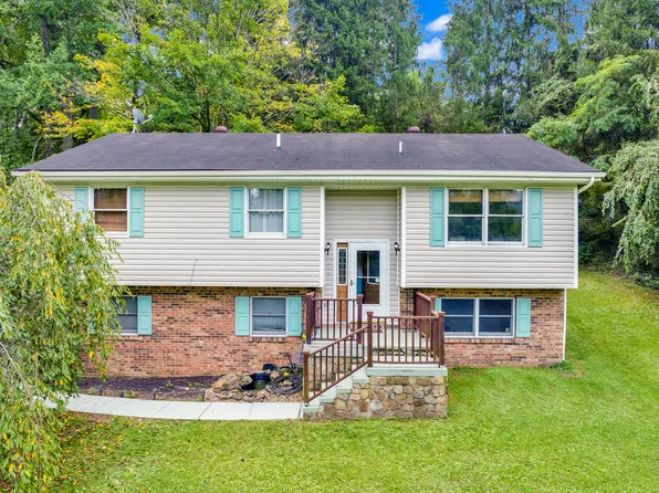 182 Railroad St SW, Coeburn, VA 24230