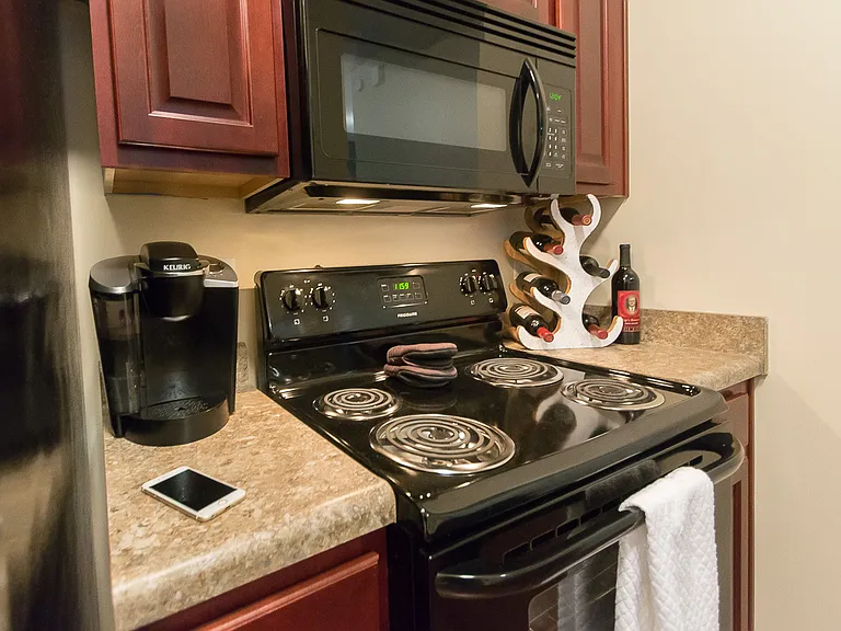 Morton Grad Apartments — Photo 13
