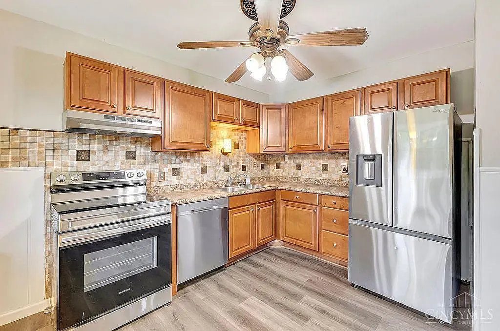 3 bed, 1026 sqft, $1,950 — Photo 2