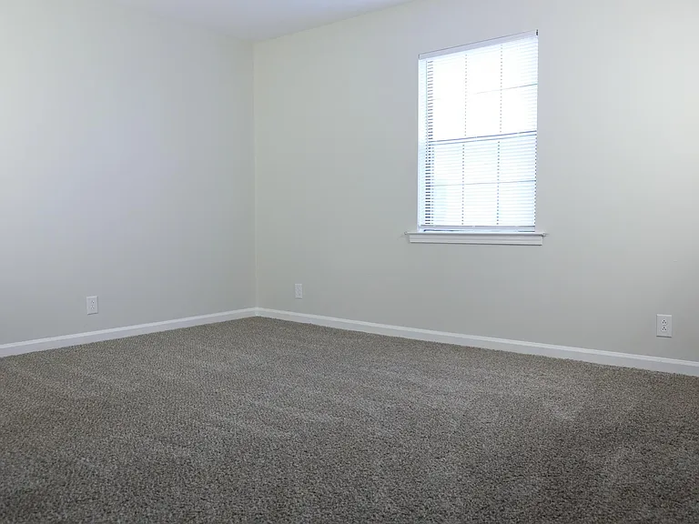 138 Academy Sq — Photo 7