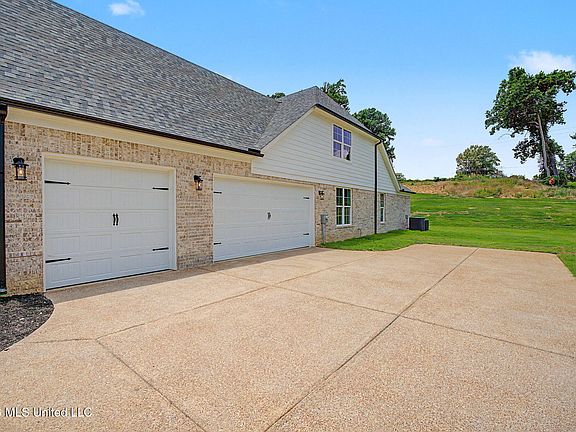 5th image of 8130 Soaring Oaks Dr