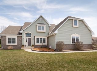 406 Willow Ln, Hartford, WI 53027