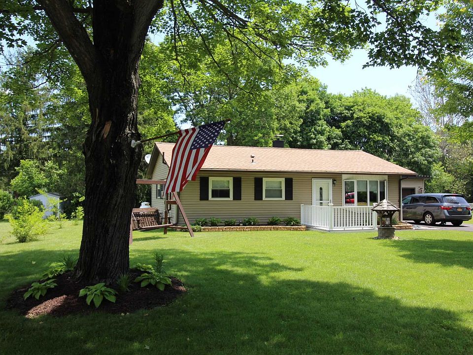 1st image of 8 Cedar Dr