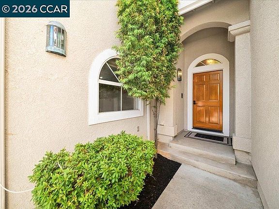 4th image of 384 Bellflower Ct