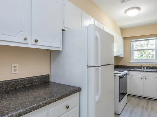 Green Valley Court Apartments, 633 Elk Ct #Dd048a7b8, Fayetteville, NC 28301