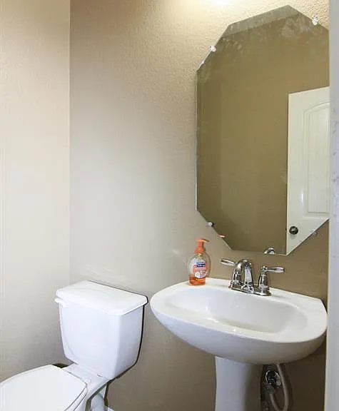 2705 Overton St — Photo 16