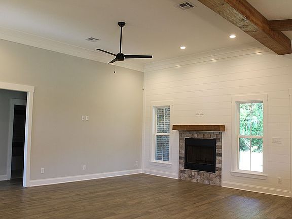 5th image of 376 Agape Ln