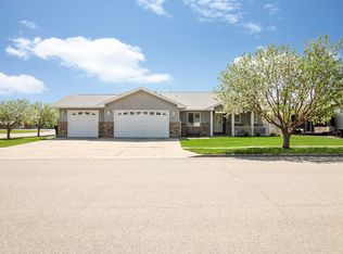 1101 Knoll St, Williston, ND 58801