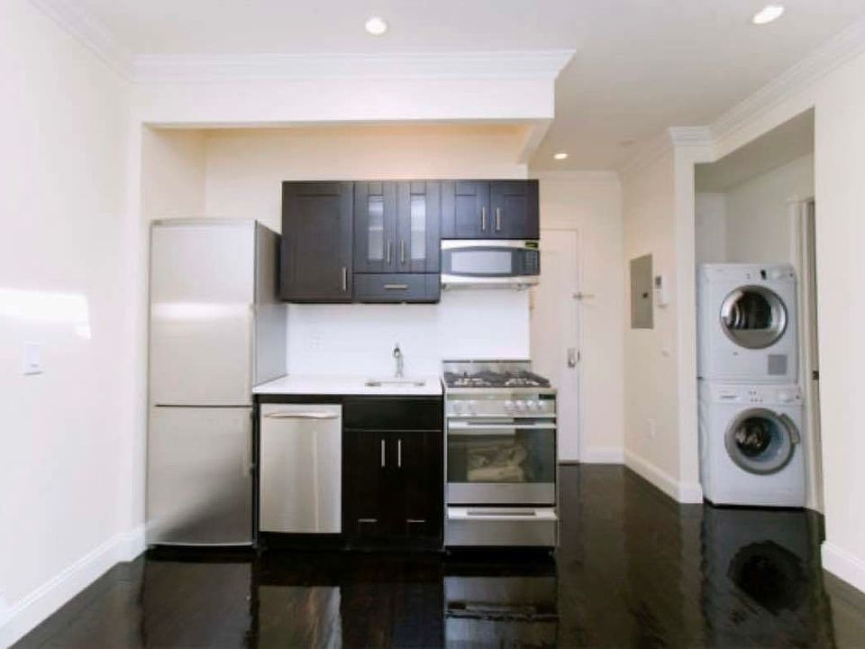 1st image of 326 E 4th St #3BB