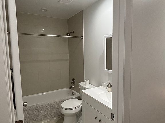 5th image of 442 N Cambridge Dr #442