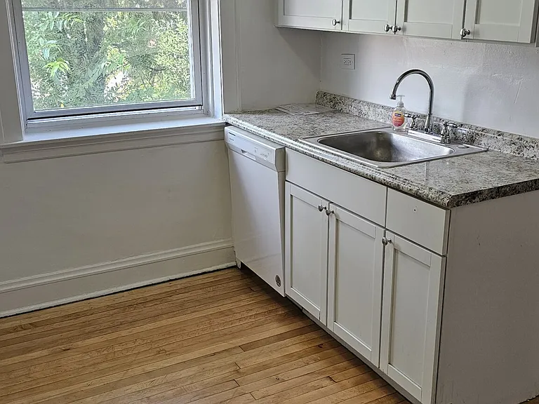 1934 W Estes Ave #1E — Photo 13