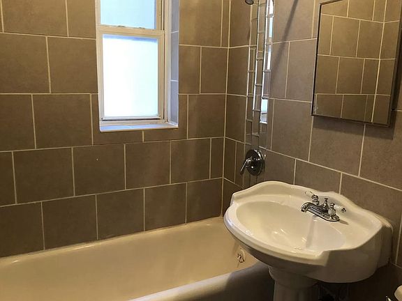 5th image of 195 Roseville Ave #4