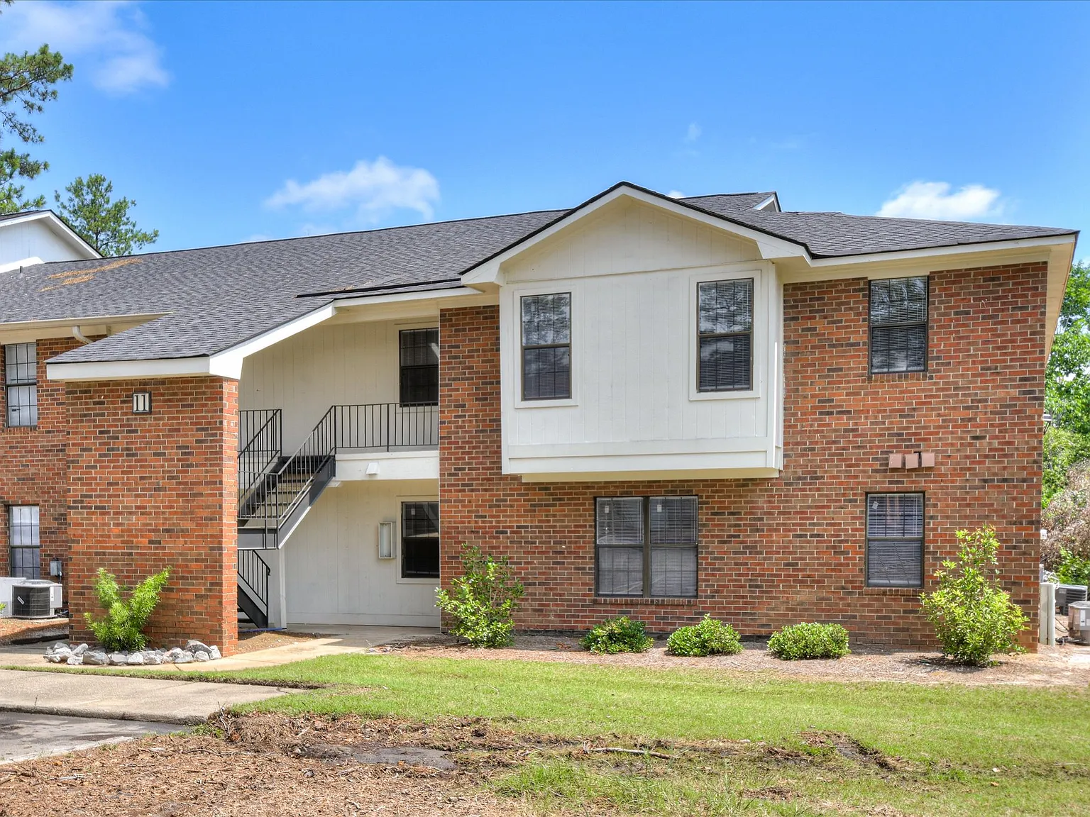 Hunters Run Apartments — Photo 2