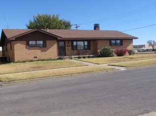 1013 Michigan St, Perryton, TX 79070