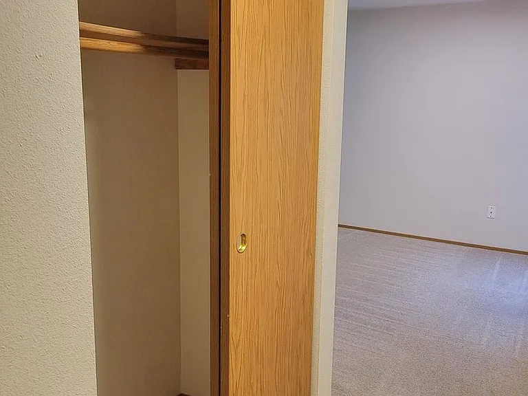 Kelly Anne Apartments — Photo 13