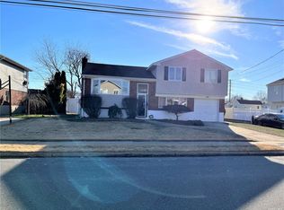 68 Alexander Ave, Hicksville, NY 11801