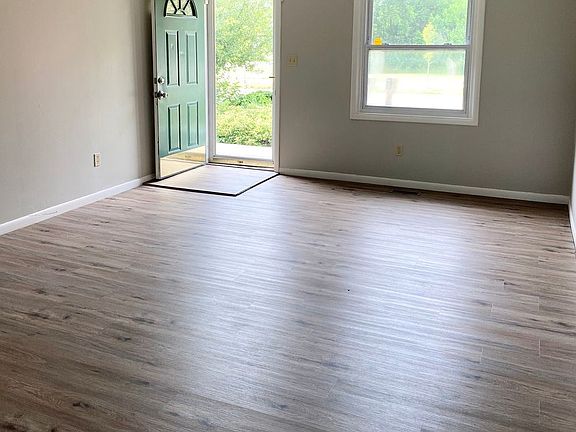 3rd image of 207-209 W Green Meadows Dr #207
