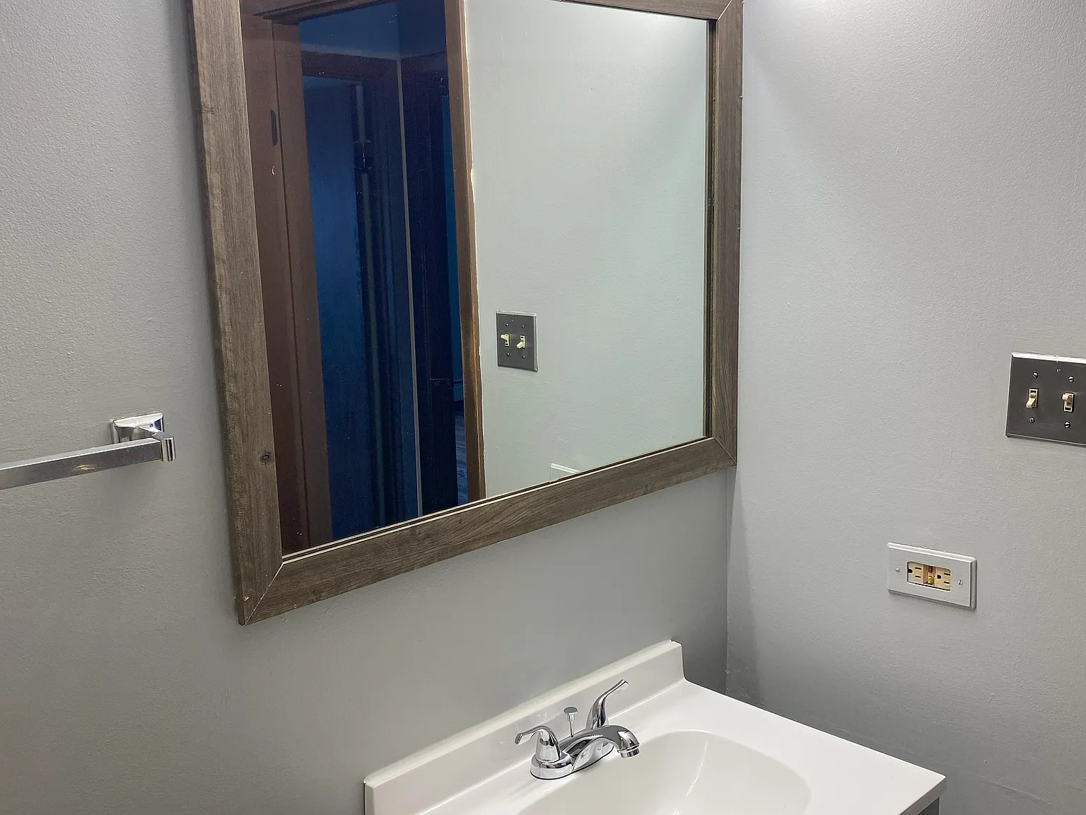 236 S Yates Ave — Photo 3