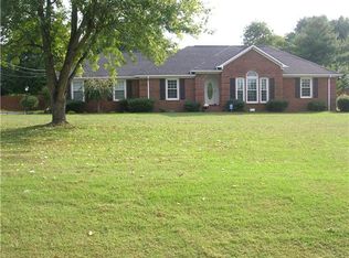 1060 Tom Osborne Rd, Columbia, TN 38401