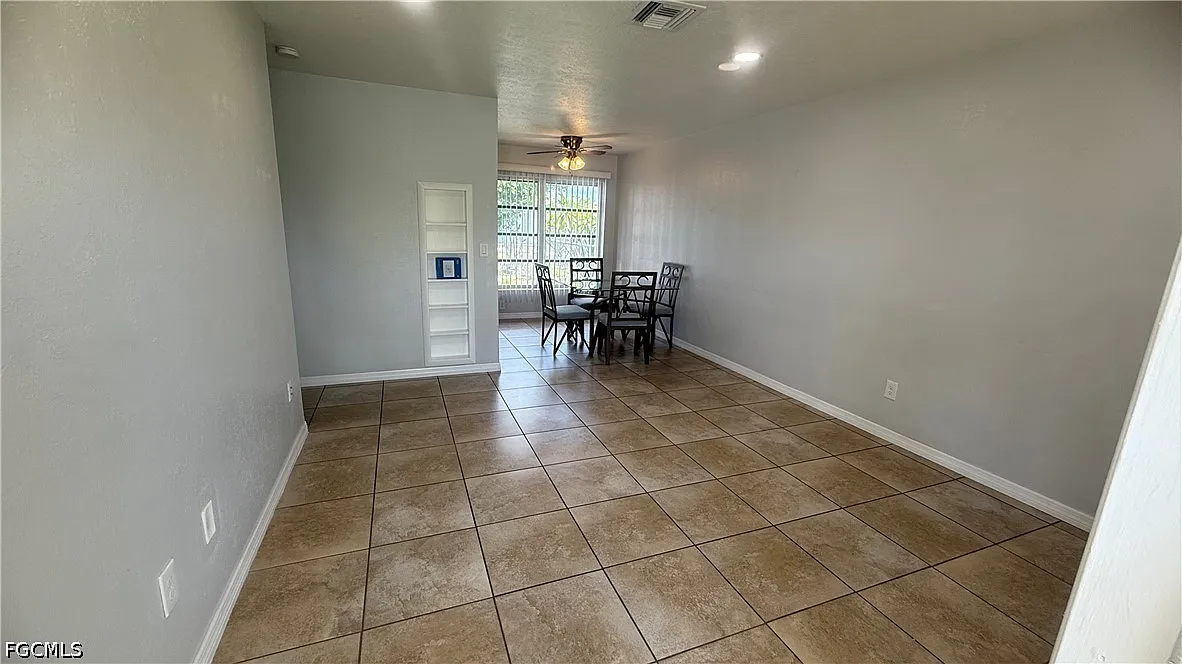 1 bed, 1.0 bath, 596 sqft, $1,200 — Photo 2