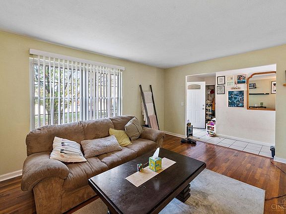 4th image of 12164 Hitchcock Dr