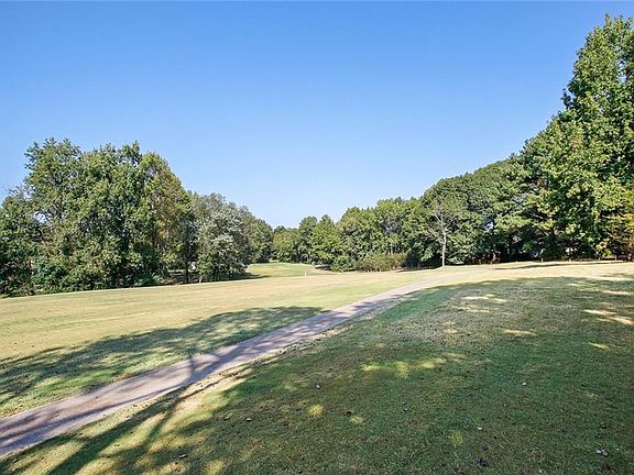 4th image of 3639 Golfbrook Ct SE