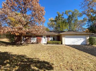 802 S 11th Ave, St Charles, IL
