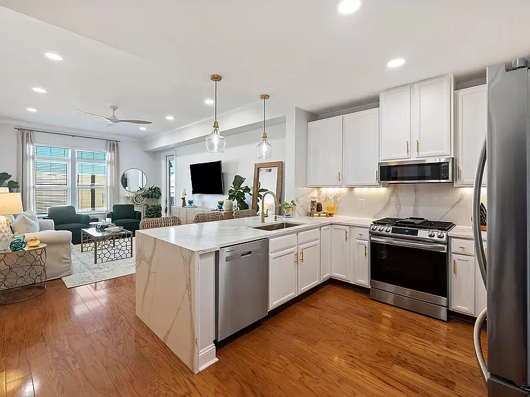 Kitchen & living