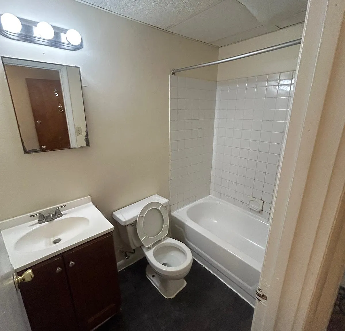 1 bed, 900 sqft, $1,200 — Photo 1
