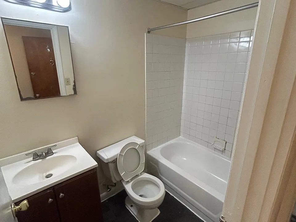 718 E Chester Pike #1