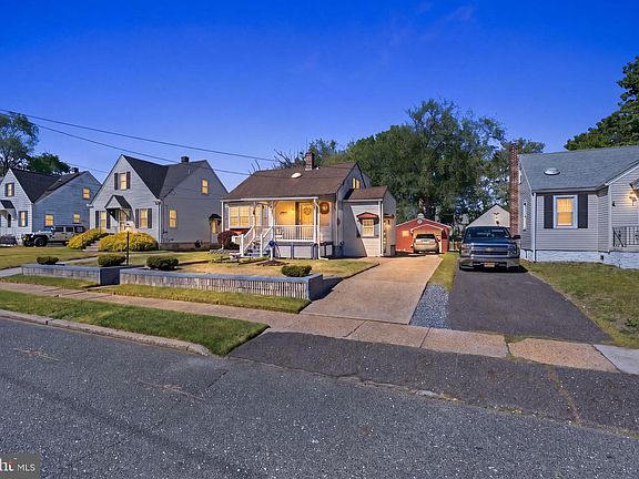 4th image of 137 Locust Ave