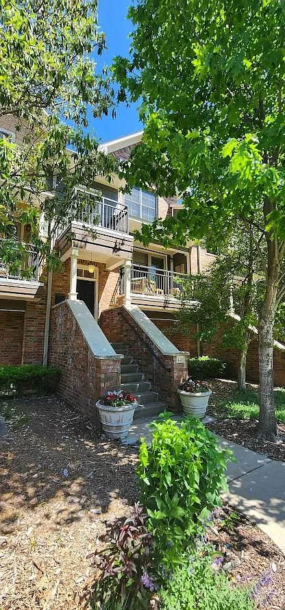 Building Photo - 424 Maple St