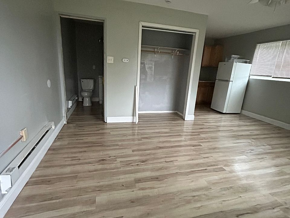 1st image of 1118 Crocus Dr #A