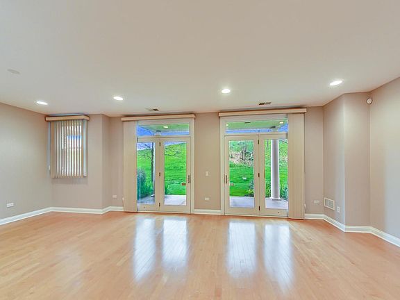 3rd image of 1881 Admiral Ct