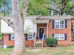 332 Whispering Pines Dr, Charlotte, NC 28217