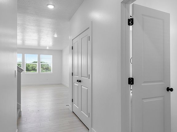 2nd image of 2816 W Aurora Ave