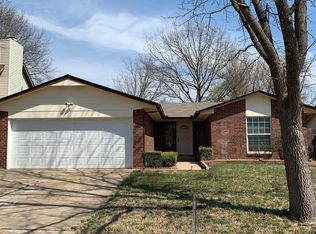 521 Larkspur Ln, Edmond, OK 73003