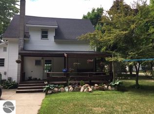 208 N 2nd St, Shepherd, MI 48883