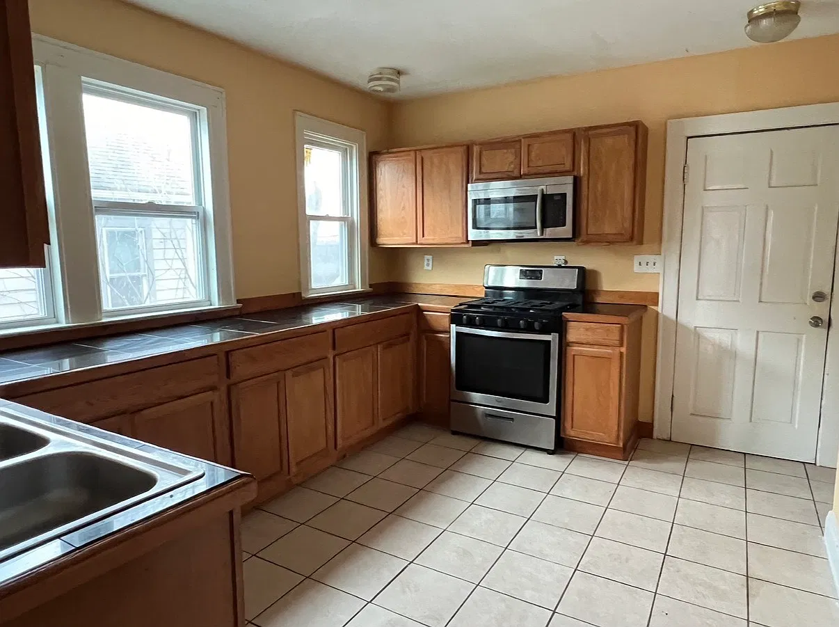 3 bed, 1500 sqft, $1,550 — Photo 1