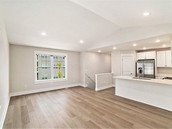 5th image of 2100 Sherwood Ave