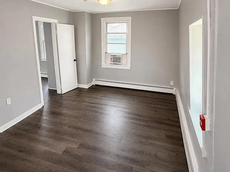 1113 Ferry St #3 — Photo 2